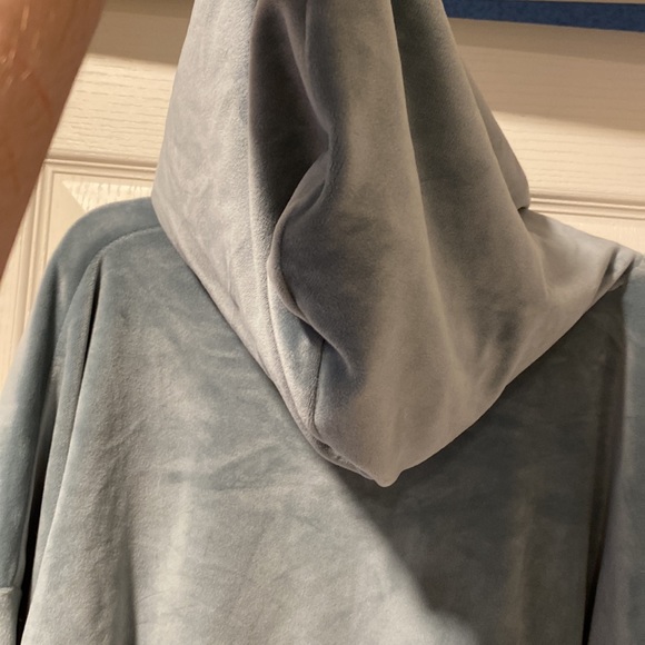 American Eagle M Light Blue Velour Hoodie - Picture 7 of 10